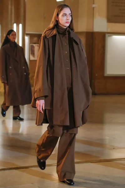 Look 17